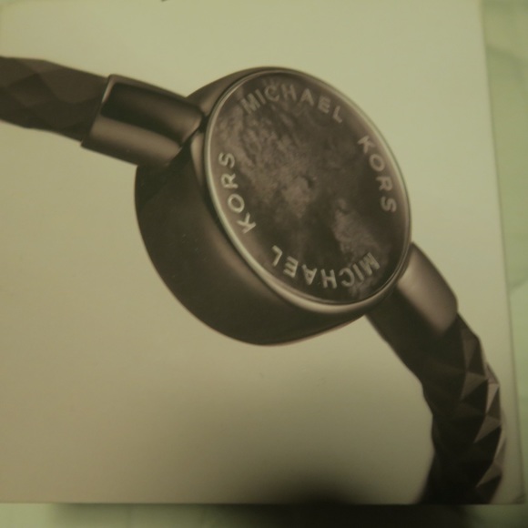 Micheal Kors Jewelery - Picture 1 of 5